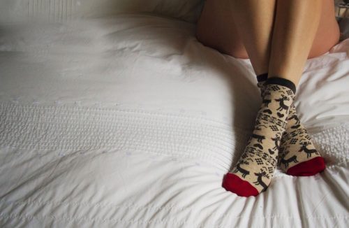 Dormir de meias no frio ajuda a relaxar e ter um sono mais tranquilo, dizem especialistas - Jornal da Franca