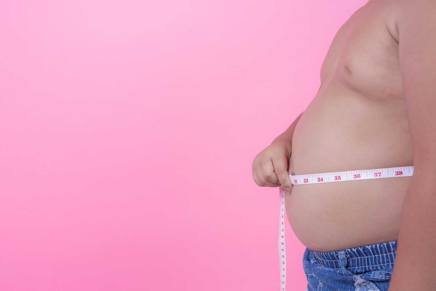 https://www.jornaldafranca.com.br/wp-content/uploads/2022/04/obese-boy-who-is-overweight-on-a-pink-background.jpg