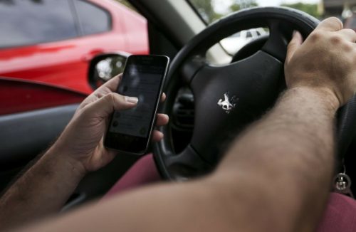 Celular ao volante segue causando acidentes e mortes; campanhas visam a conscientizar - Jornal da Franca
