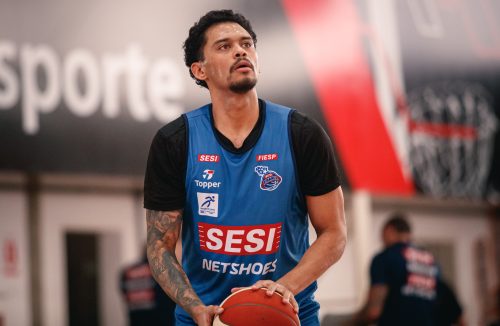 Sesi Franca Basquete apresenta seu novo reforço, Mike Smith, à torcida nesta noite - Jornal da Franca