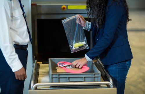 Afinal, por que é preciso retirar o laptop da bagagem no ráio-x do aeroporto? - Jornal da Franca