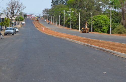 Prefeitura de Franca conclui asfalto e prepara sinalização da av. Geralda Rocha - Jornal da Franca