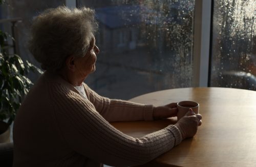 Ser solitário depois dos 50 anos aumenta o risco de AVC, diz estudo da Harvard - Jornal da Franca