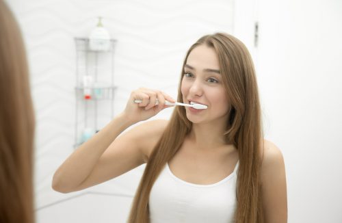 Descubra quais são os maiores erros ao escovar os dentes e pare de os cometer - Jornal da Franca