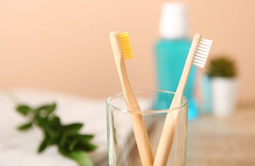 Truque simples, mas essencial, deixa sua escova de dentes livre de bactérias - Jornal da Franca