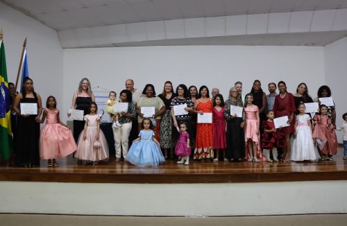Alunos da Escola da Moda de Franca recebem certificados de conclusão do curso - Jornal da Franca