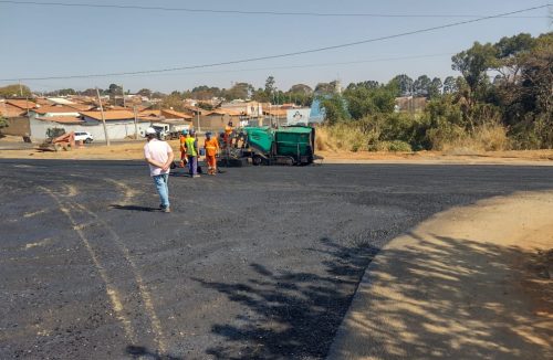 Região Oeste de Franca ganha nova cara com obras de asfaltamento em rotatória - Jornal da Franca