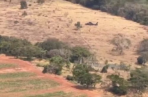 Helicópteros jogam água em áreas atingidas por incêndio na região de Franca - Jornal da Franca