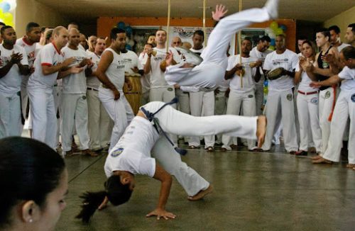 Cheia de simbolismos: Afinal, a capoeira é um jogo, uma luta ou uma dança? - Jornal da Franca