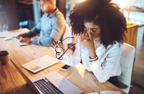 Saúde mental no trabalho: saiba como preservar a sua com dicas de especialista! - Jornal da Franca