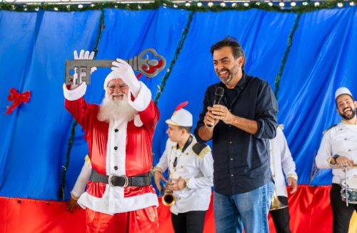 Chegada do Papai Noel ACIF teve música, dança, brincadeiras e show de mágica - Jornal da Franca