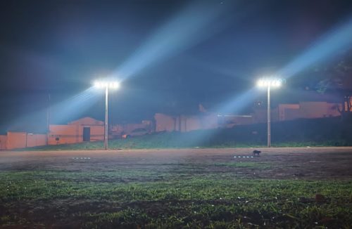 Nova iluminação de LED transforma campo de futebol no Jardim Aeroporto 4 - Jornal da Franca