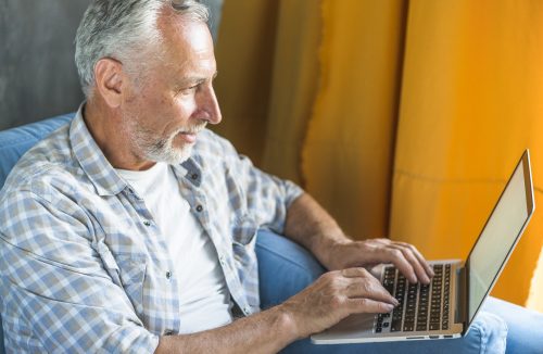 Internet pode melhorar a saúde mental de adultos com mais de 50 Anos, aponta estudo - Jornal da Franca