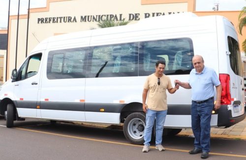 Rifaina compra microônibus de 21 lugares para transportar pacientes para Franca - Jornal da Franca