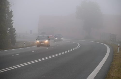 Veja os cuidados essenciais ao dirigir no outono sob condições de neblina - Jornal da Franca